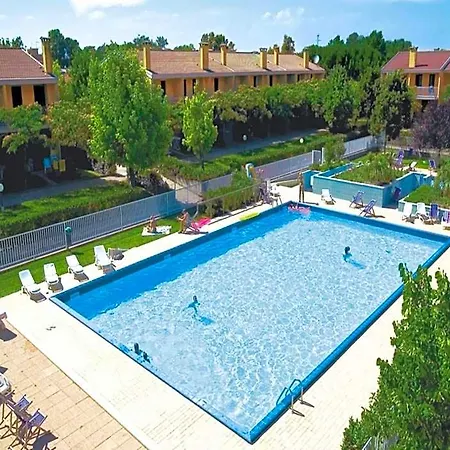 Spacious With Private Garden And Shared Pool By Beahost Otel *