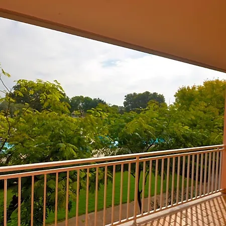Spacious With Private Garden And Shared Pool By Beahost 비비오네