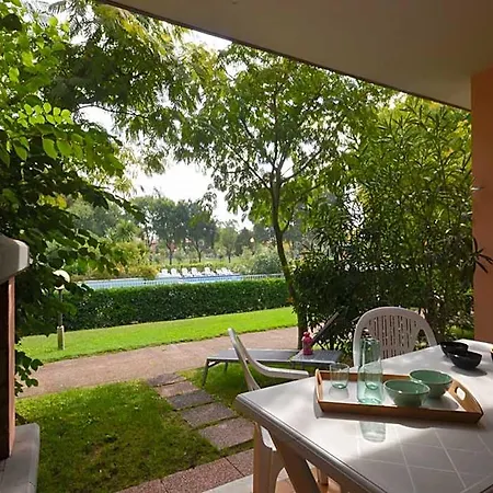 Spacious With Private Garden And Shared Pool By Beahost * 비비오네