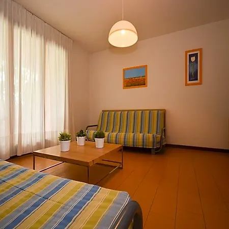 Spacious With Private Garden And Shared Pool By Beahost 비비오네